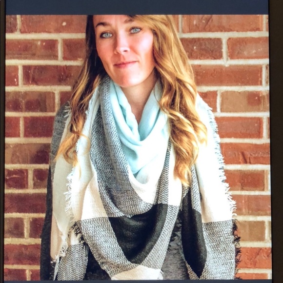 Blanket Scarf 🍁LAST ONE - Picture 2 of 3